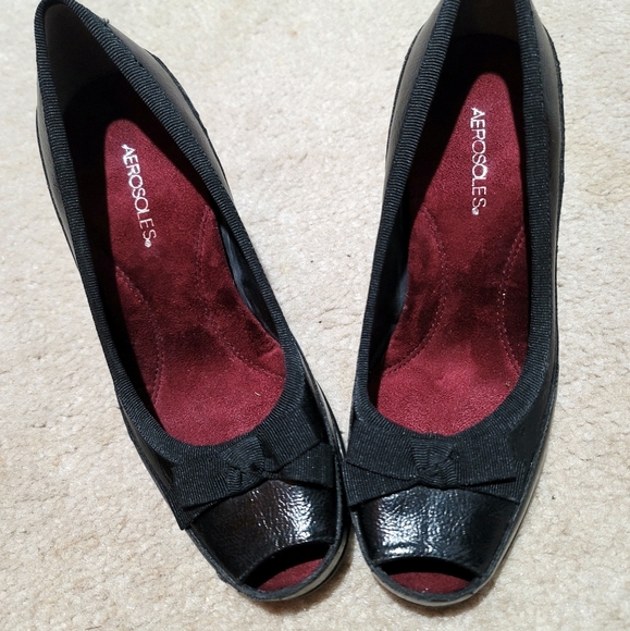 Aerosoles Benefit Peep Toe Front Heels in Black Patent 5 M - Picture 4 of 8